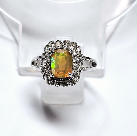 Beautiful Genuine Opal Ring in Sterling Silver Size 9! - Picture 4 of 4